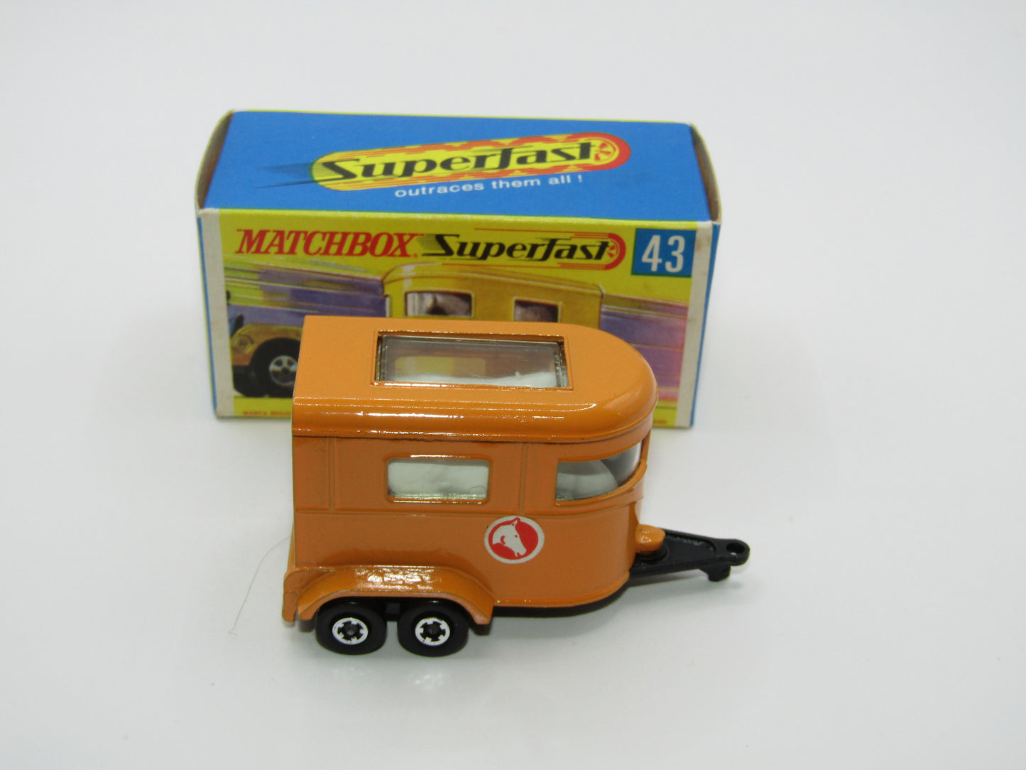 Matchbox Superfast 43A Pony Trailer Centre Cut Wheels Gloss Black Base