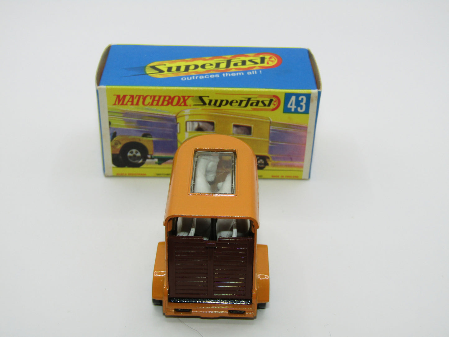 Matchbox Superfast 43A Pony Trailer Centre Cut Wheels Gloss Black Base