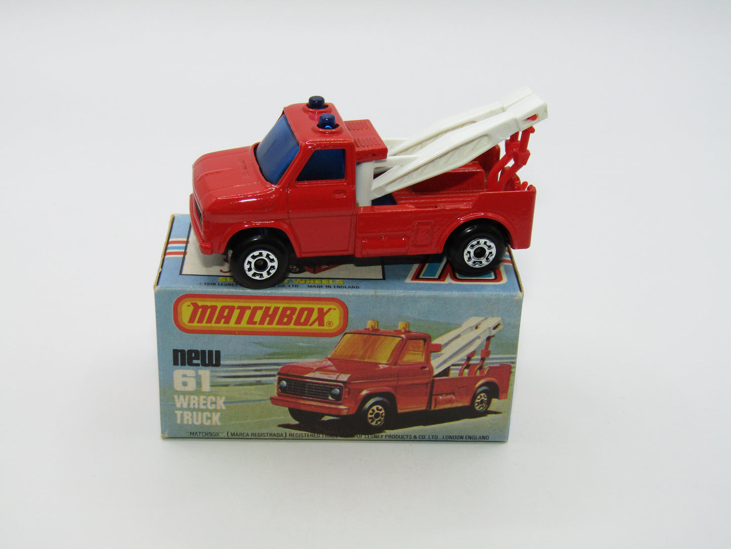 Matchbox Superfast 61B Wreck Truck Red, BLUE Windows White Boom Red Hooks
