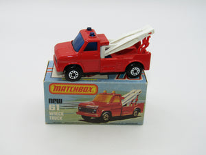 Matchbox Superfast 61B Wreck Truck Red, BLUE Windows White Boom Red Hooks