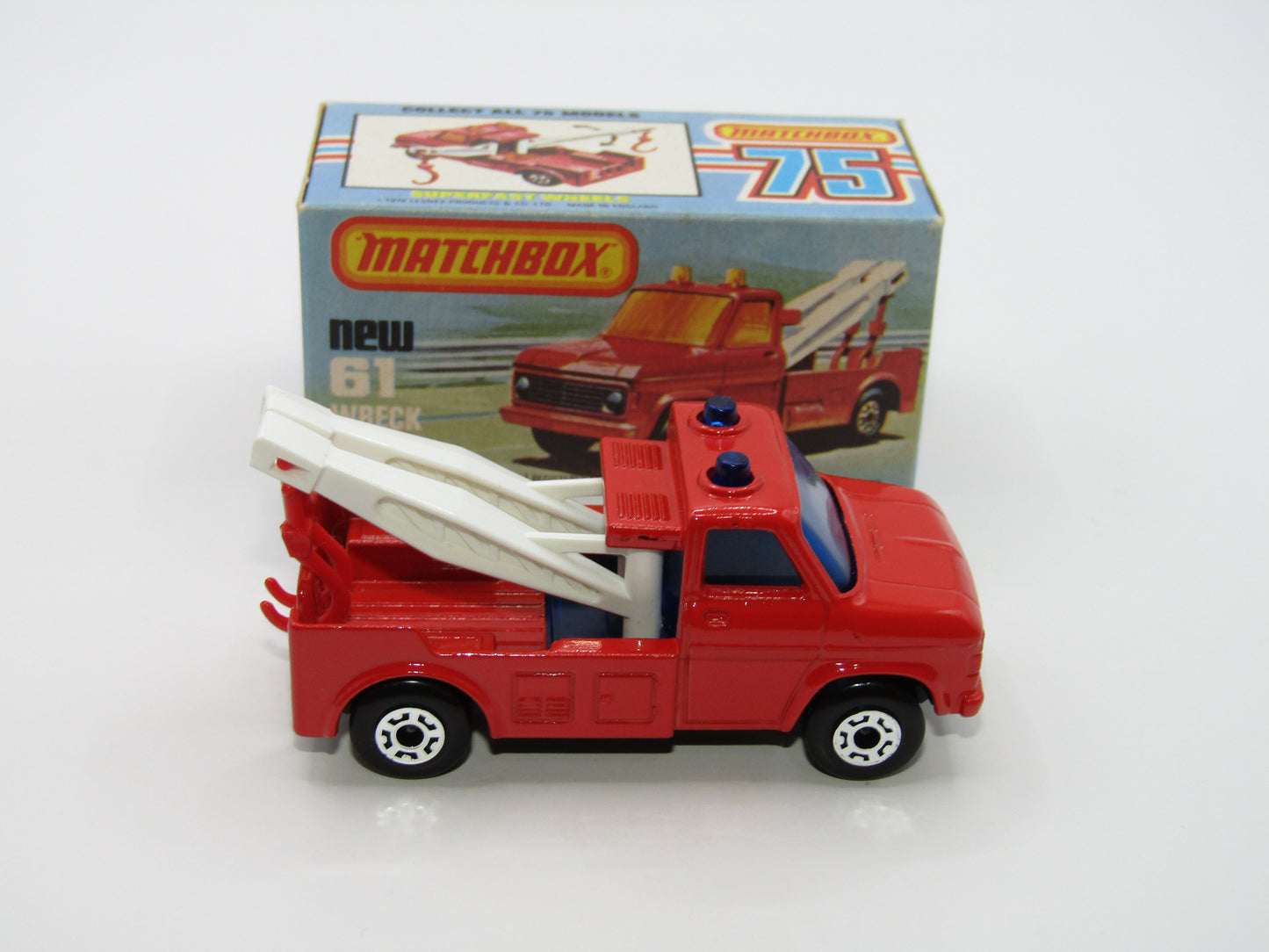Matchbox Superfast 61B Wreck Truck Red, BLUE Windows White Boom Red Hooks