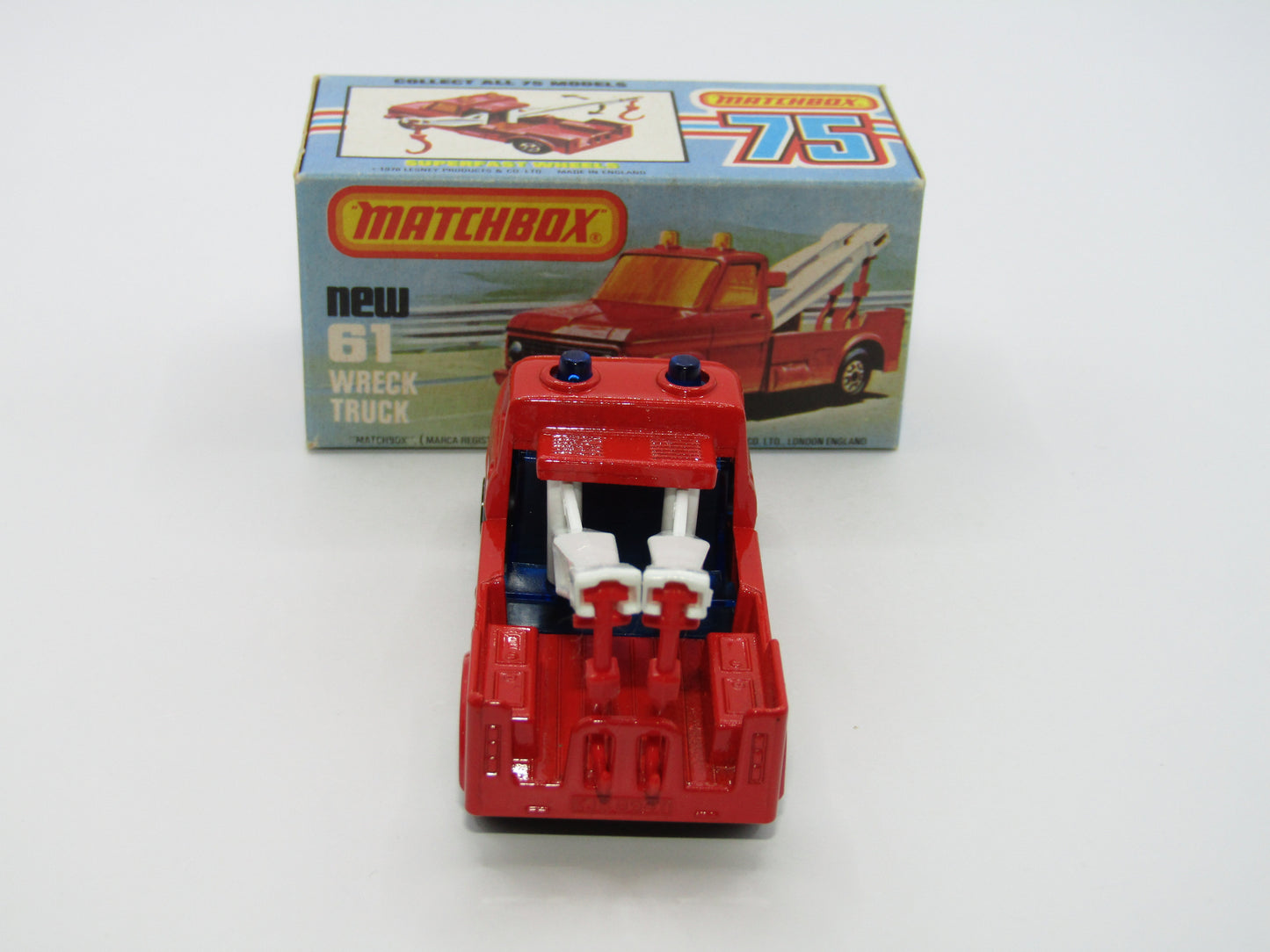 Matchbox Superfast 61B Wreck Truck Red, BLUE Windows White Boom Red Hooks