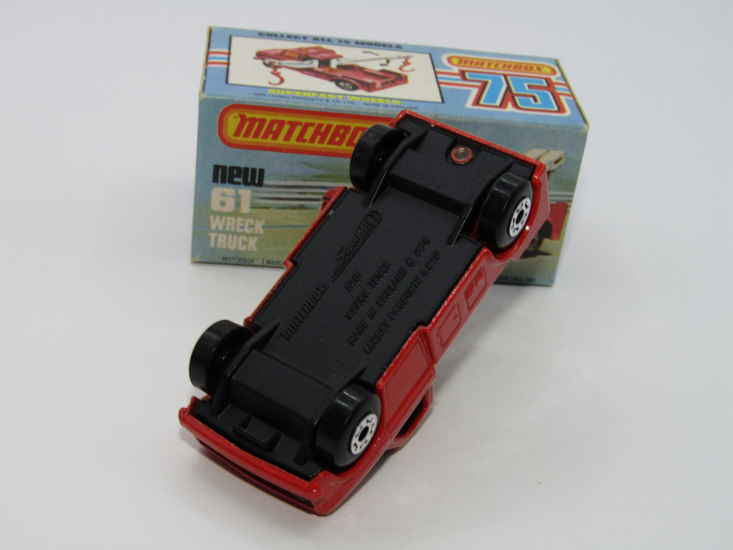 Matchbox Superfast 61B Wreck Truck Red, BLUE Windows White Boom Red Hooks