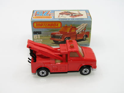 Matchbox Superfast 61B Wreck Truck Red Booms Black Hooks Satin Black Base