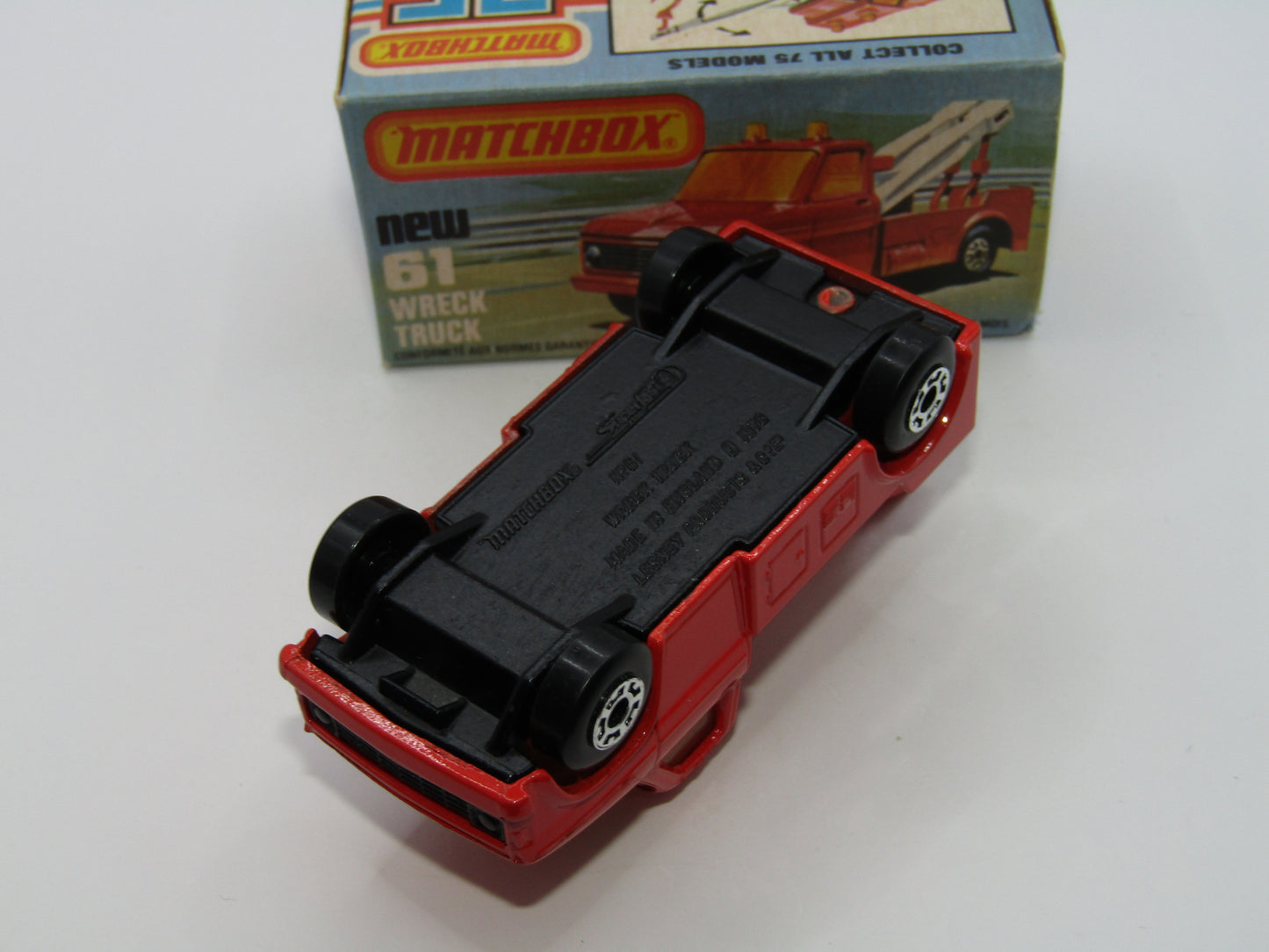 Matchbox Superfast 61B Wreck Truck Red Booms Black Hooks Satin Black Base
