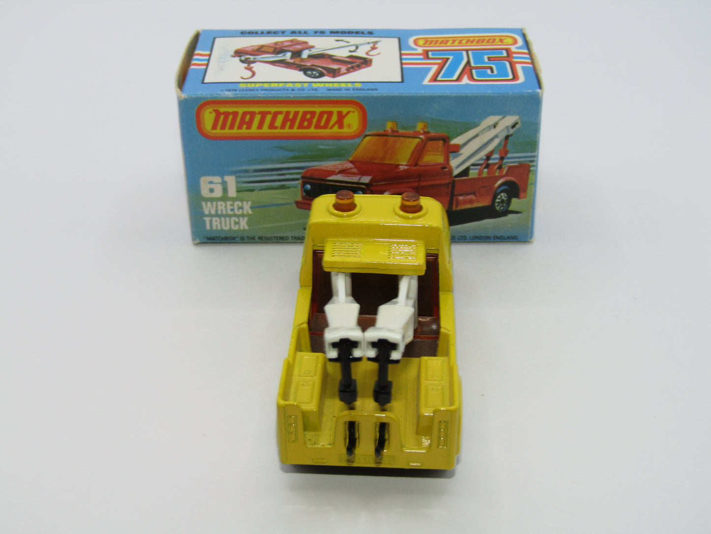 Matchbox Superfast 61B Wreck Truck LEMON YELLOW White Booms, BLACK Hooks