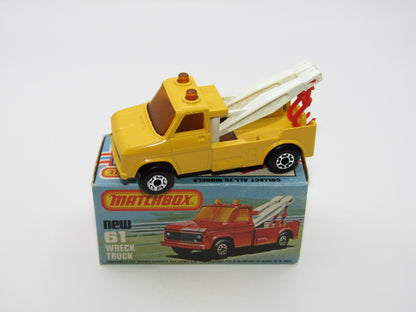 Matchbox Superfast 61B Wreck Truck VERY DARK YELLOW White Booms Red Hooks