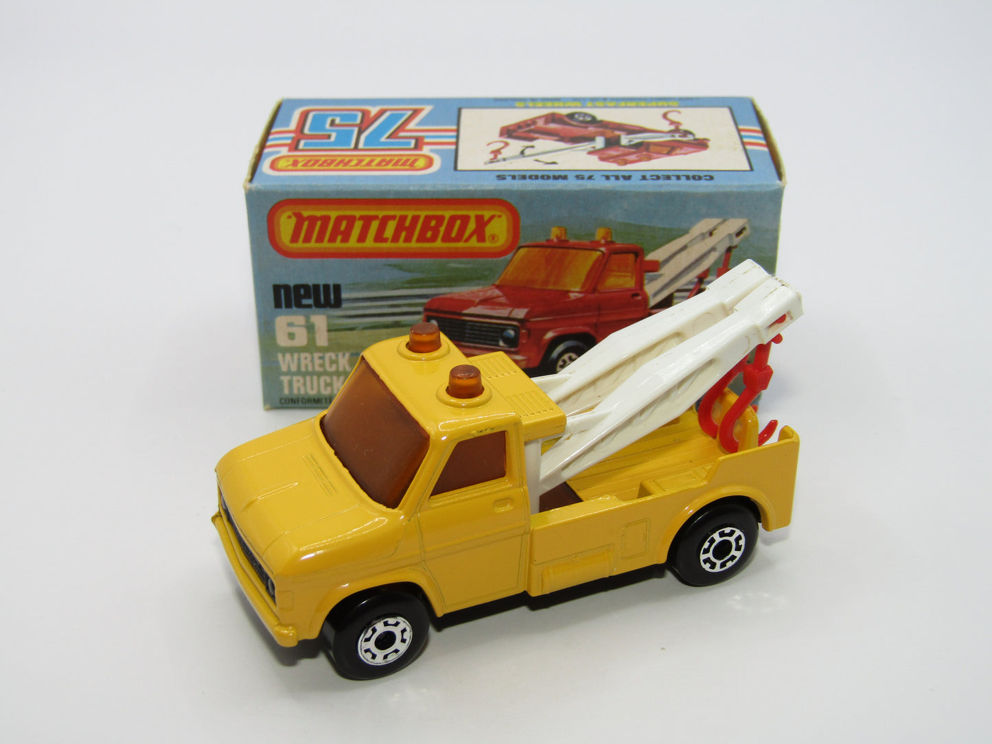 Matchbox Superfast 61B Wreck Truck VERY DARK YELLOW White Booms Red Hooks