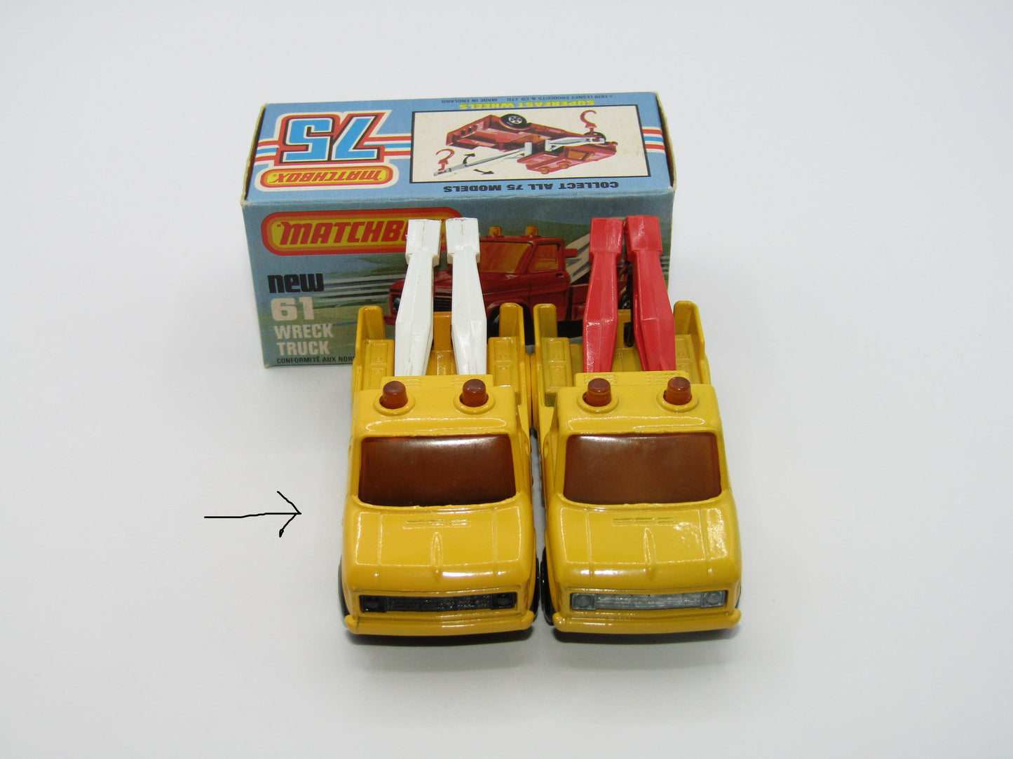 Matchbox Superfast 61B Wreck Truck VERY DARK YELLOW White Booms Red Hooks