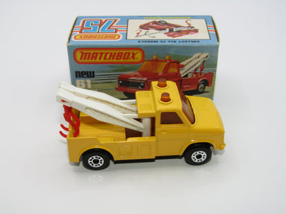Matchbox Superfast 61B Wreck Truck VERY DARK YELLOW White Booms Red Hooks
