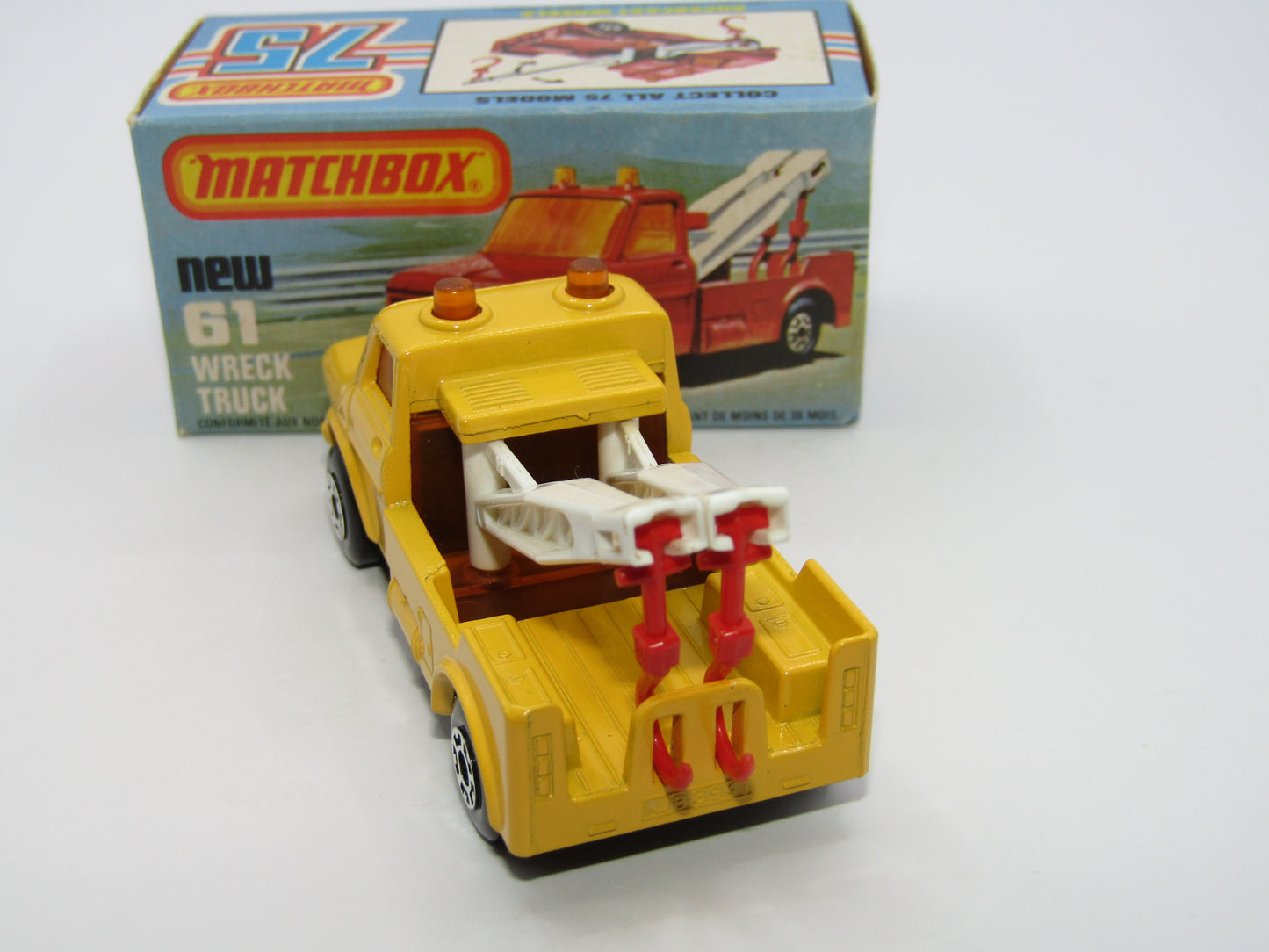 Matchbox Superfast 61B Wreck Truck VERY DARK YELLOW White Booms Red Hooks