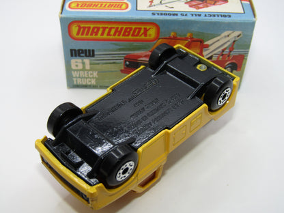 Matchbox Superfast 61B Wreck Truck VERY DARK YELLOW White Booms Red Hooks