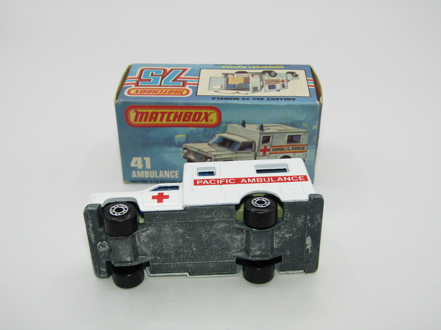 Matchbox Superfast 41C Ambulance PACIFIC Ambulance Unpainted Base