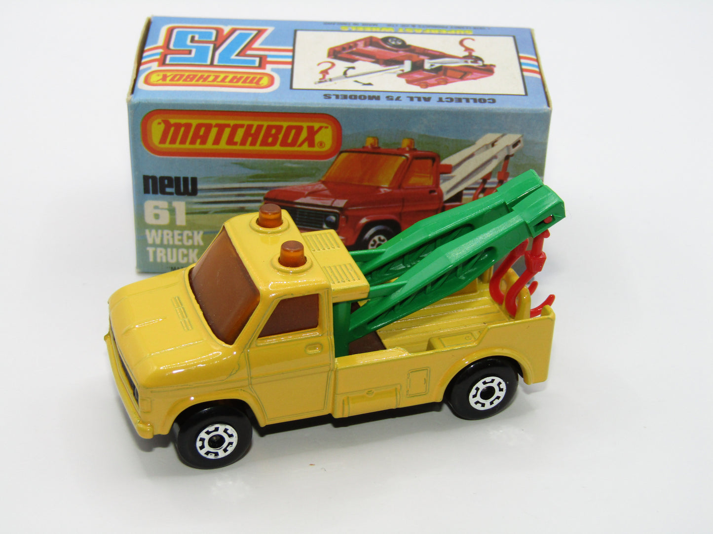 Matchbox Superfast 61B Wreck Truck GREEN Booms Red Hooks DARK AMBER Windows