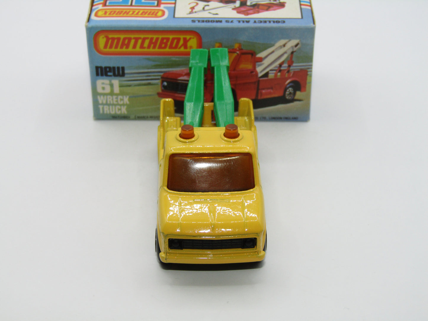 Matchbox Superfast 61B Wreck Truck GREEN Booms Red Hooks DARK AMBER Windows