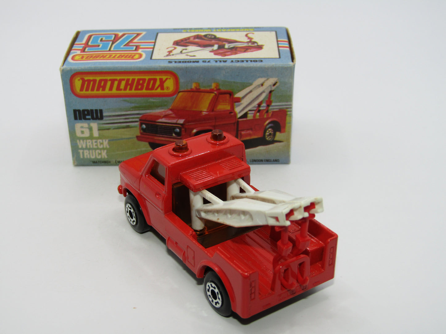 Matchbox Superfast 61B Wreck Truck White Booms Red Hooks GREY-BROWN Base