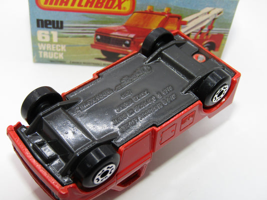 Matchbox Superfast 61B Wreck Truck White Booms Red Hooks GREY-BROWN Base