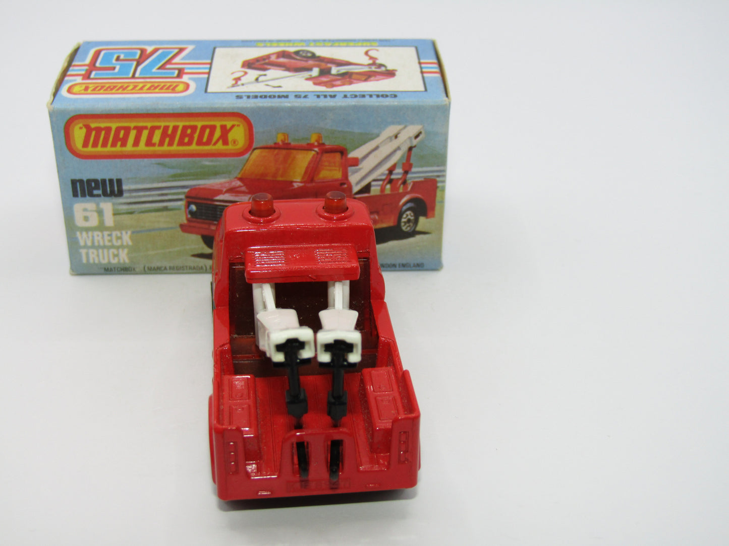 Matchbox Superfast 61B Wreck Truck White Booms Black Hooks Gloss Black Base