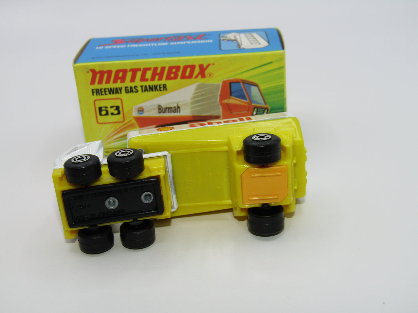 Matchbox Superfast 63B Freeway Gas Tanker Shell RED Windows Yellow Axle Clip