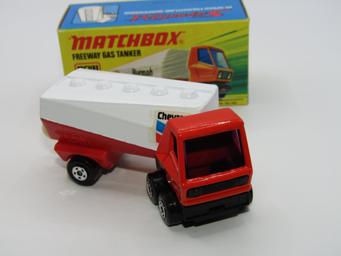 Matchbox Superfast 63B Freeway Gas Tanker - Chevron Labels Tow Hook
