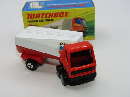 Matchbox Superfast 63B Freeway Gas Tanker - Chevron Labels Tow Hook