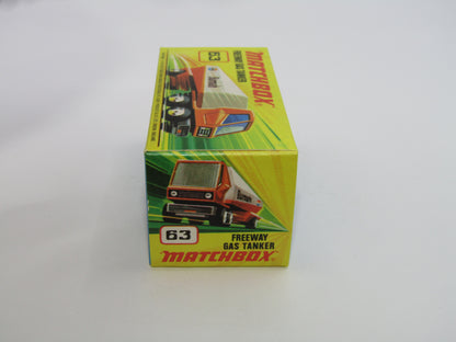 Matchbox Superfast 63B Freeway Gas Tanker - Castrol without Hole to Rear