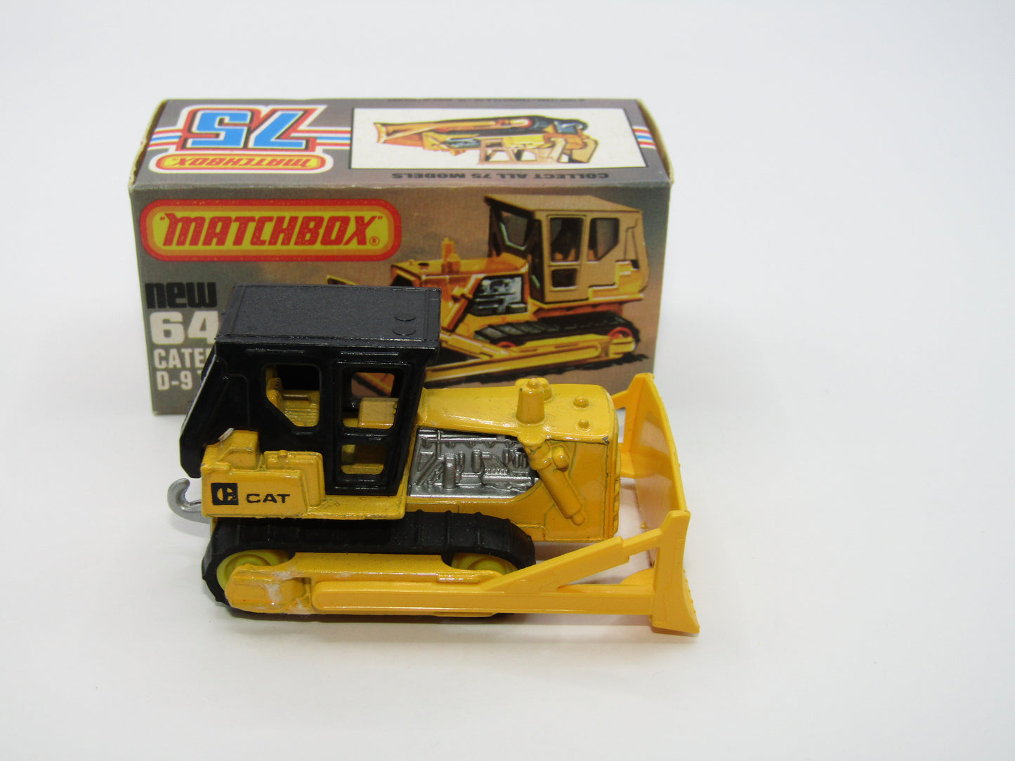 Matchbox Superfast 64D Caterpillar Bulldozer CAT Tampo SILVER BASE Yellow Shovel