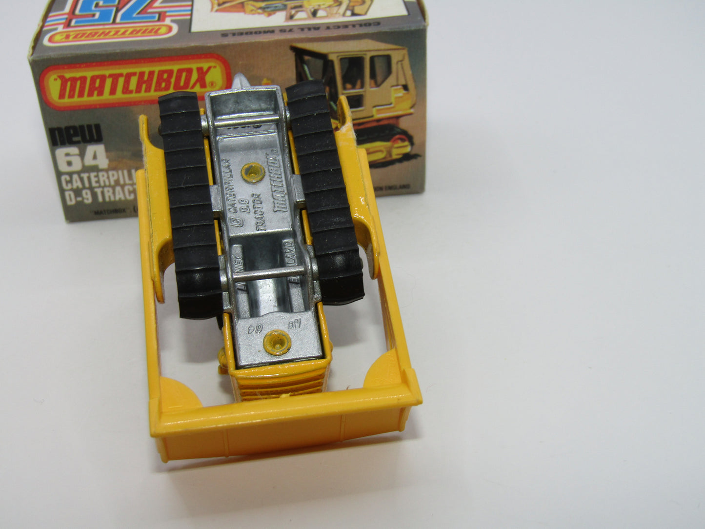 Matchbox Superfast 64D Caterpillar Bulldozer CAT Tampo SILVER BASE Yellow Shovel