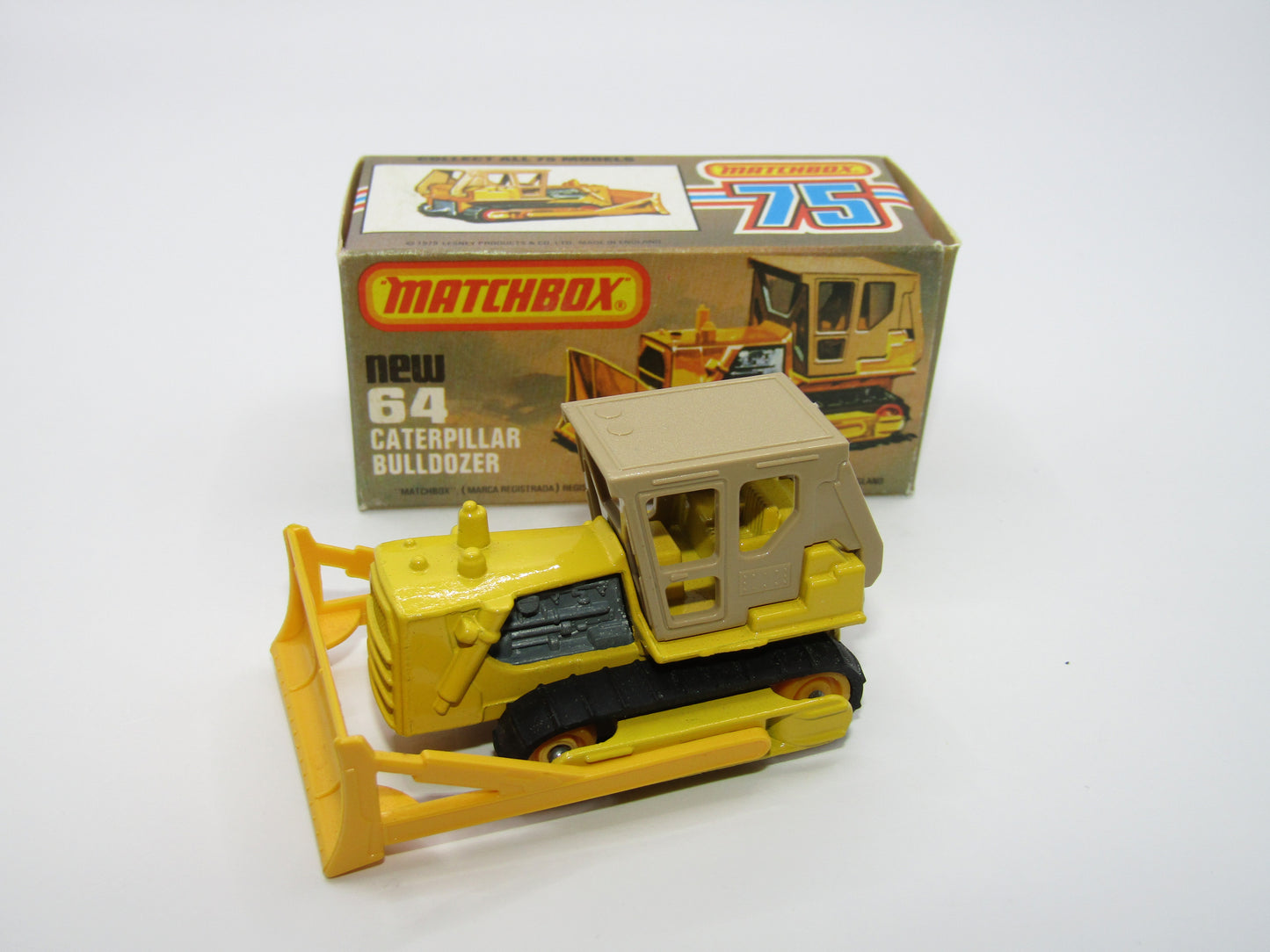 Matchbox Superfast 64D Caterpillar Bulldozer LIGHT Yellow Body Tan Roof