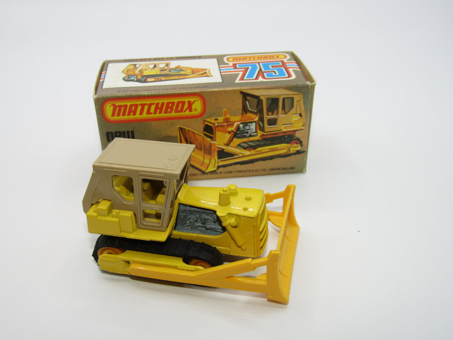 Matchbox Superfast 64D Caterpillar Bulldozer LIGHT Yellow Body Tan Roof