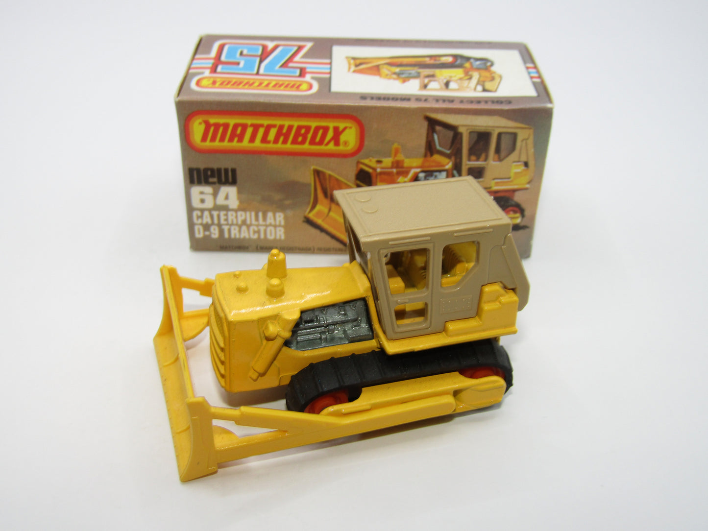 Matchbox Superfast 64D Caterpillar Bulldozer Yellow ORANGE Rollers Tan Roof