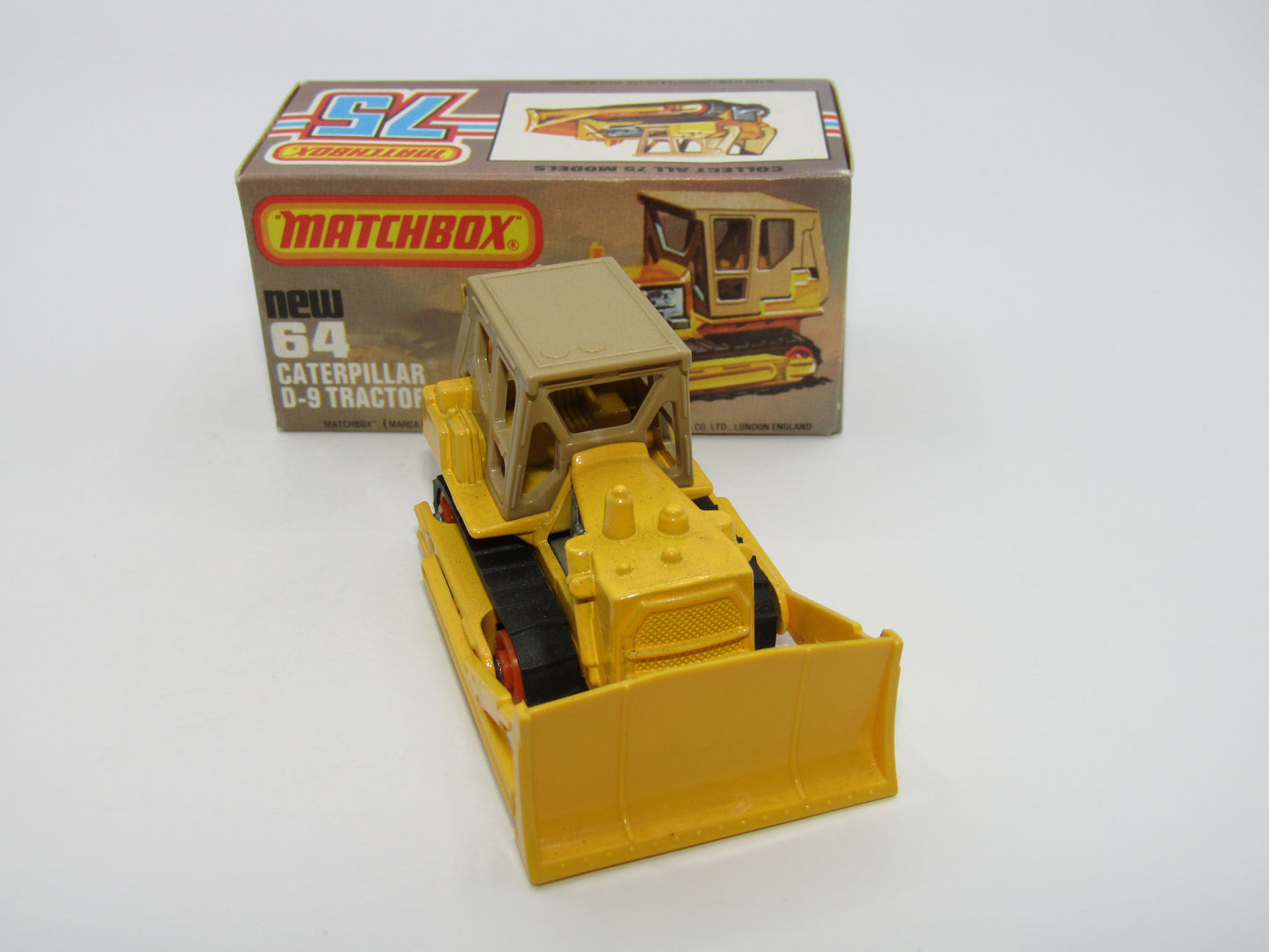 Matchbox Superfast 64D Caterpillar Bulldozer Yellow ORANGE Rollers Tan Roof