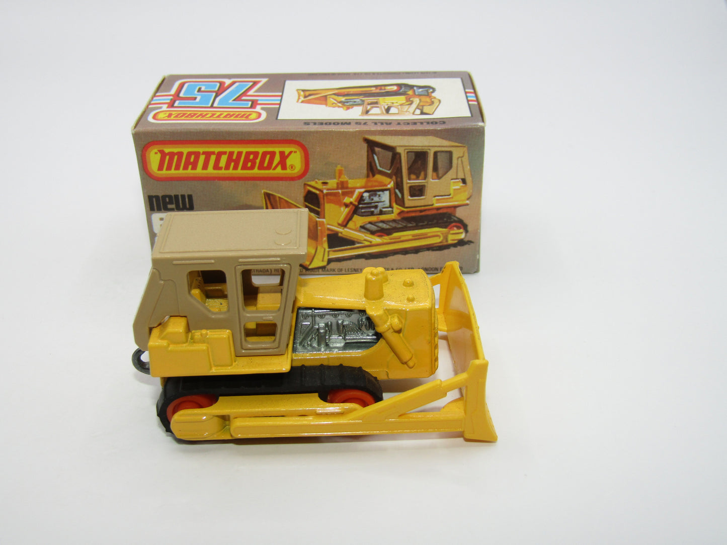 Matchbox Superfast 64D Caterpillar Bulldozer Yellow ORANGE Rollers Tan Roof