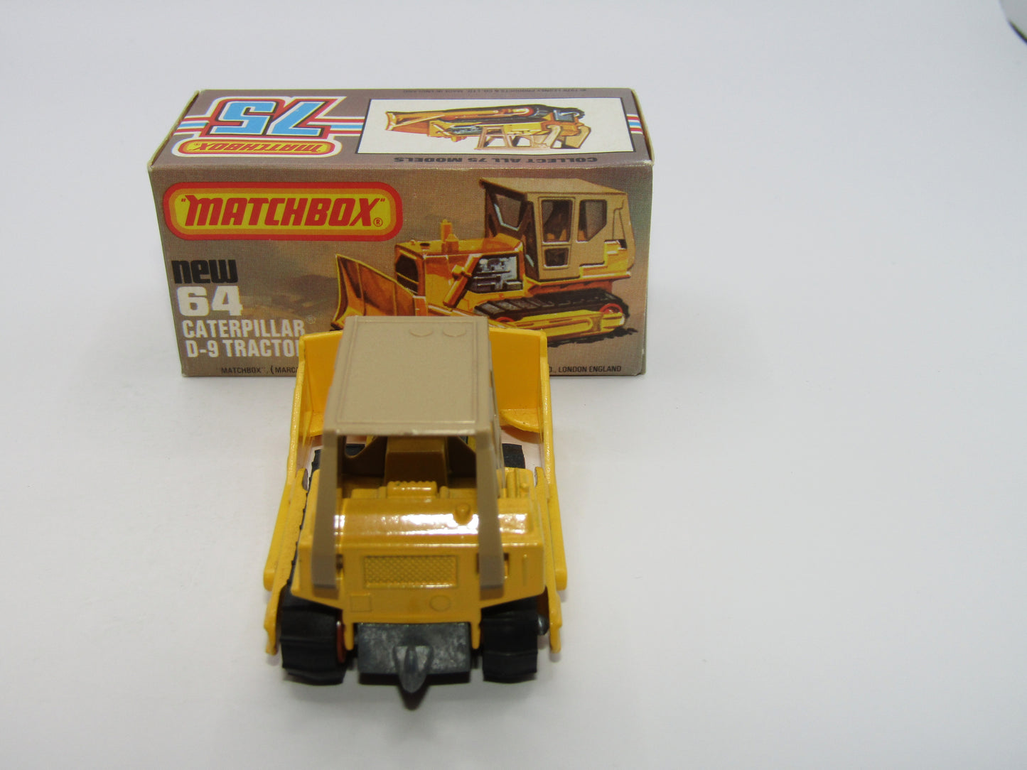 Matchbox Superfast 64D Caterpillar Bulldozer Yellow ORANGE Rollers Tan Roof