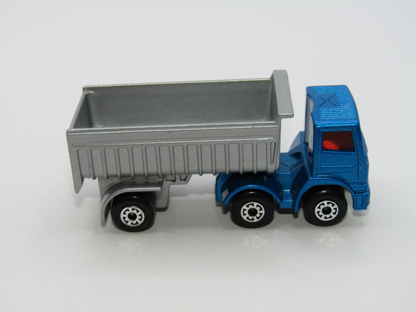 Matchbox Superfast 30D Articulated Truck Metallic Blue Red Windows