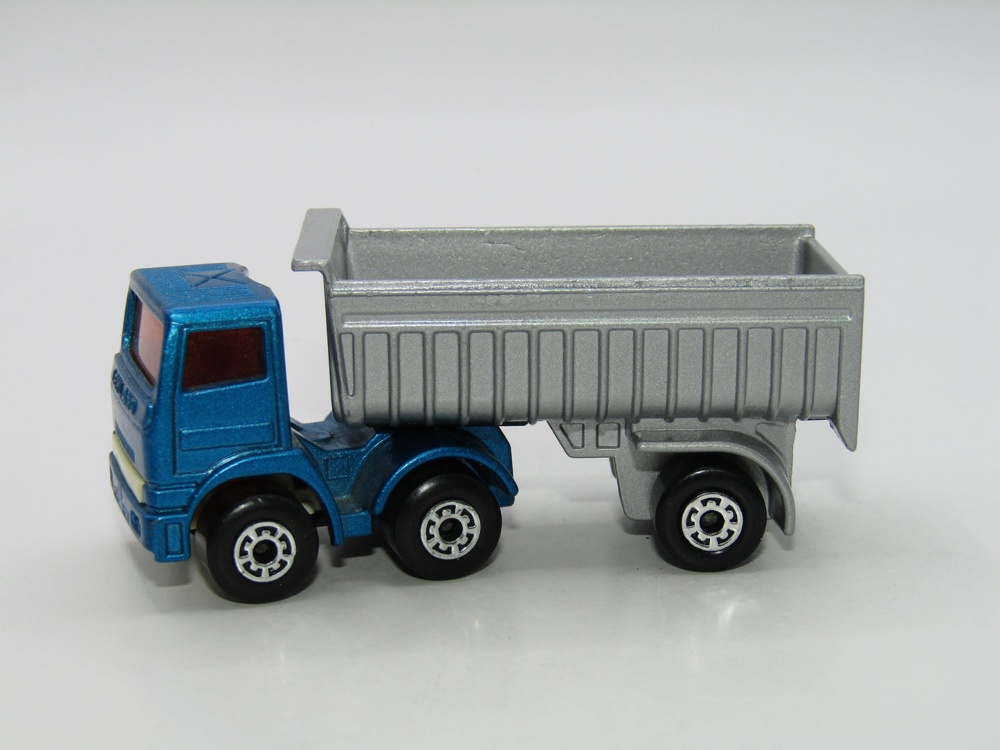 Matchbox Superfast 30D Articulated Truck Metallic Blue AMBER Windows