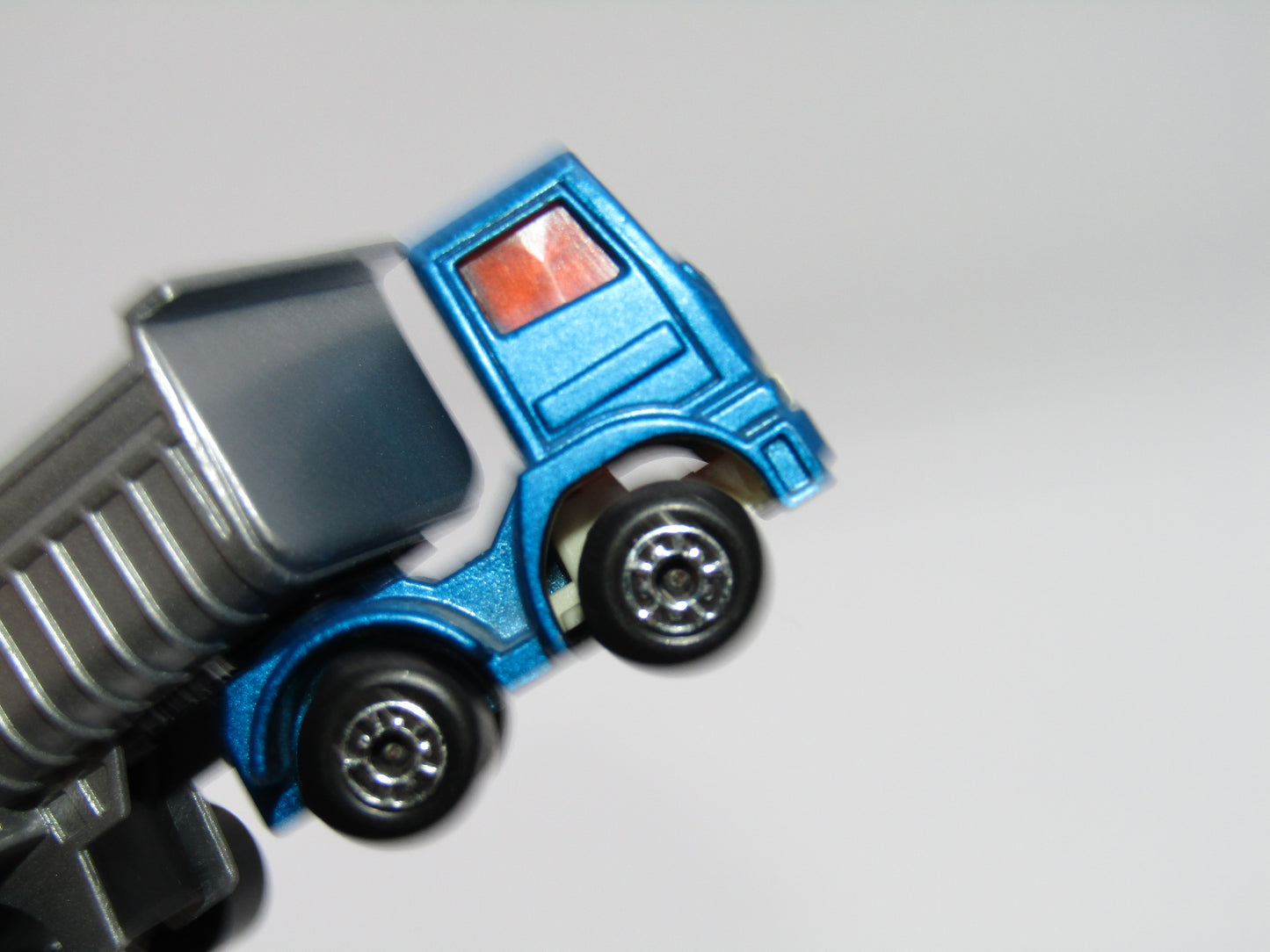 Matchbox Superfast 30D Articulated Truck Metallic Blue AMBER Windows