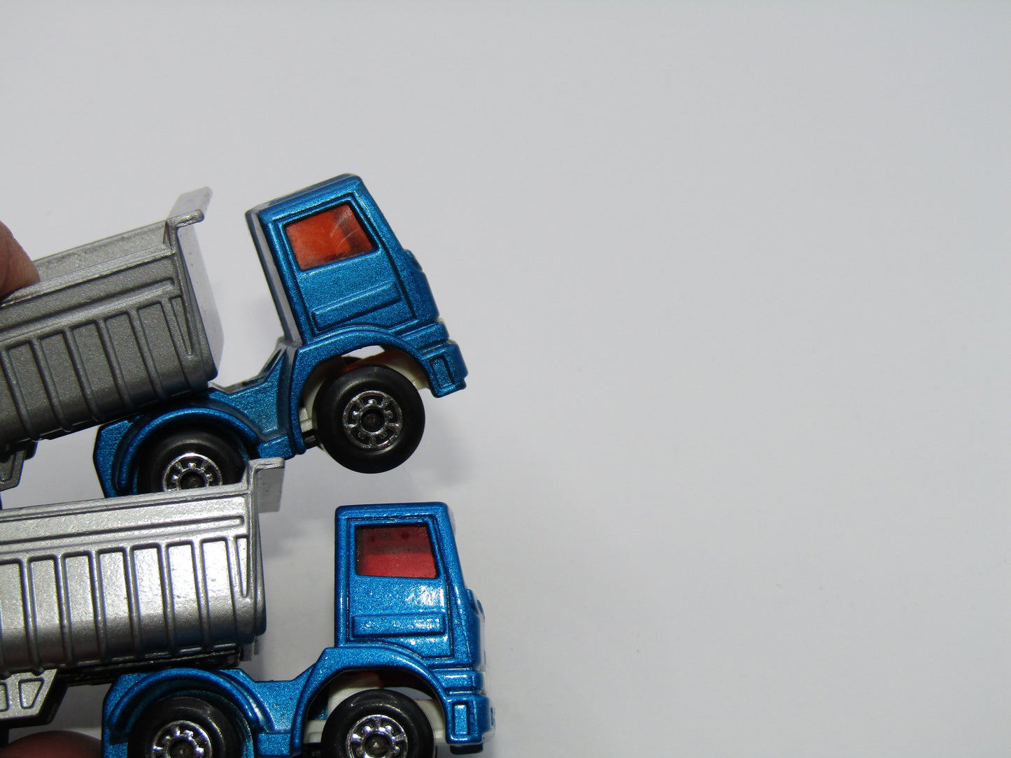 Matchbox Superfast 30D Articulated Truck Metallic Blue AMBER Windows