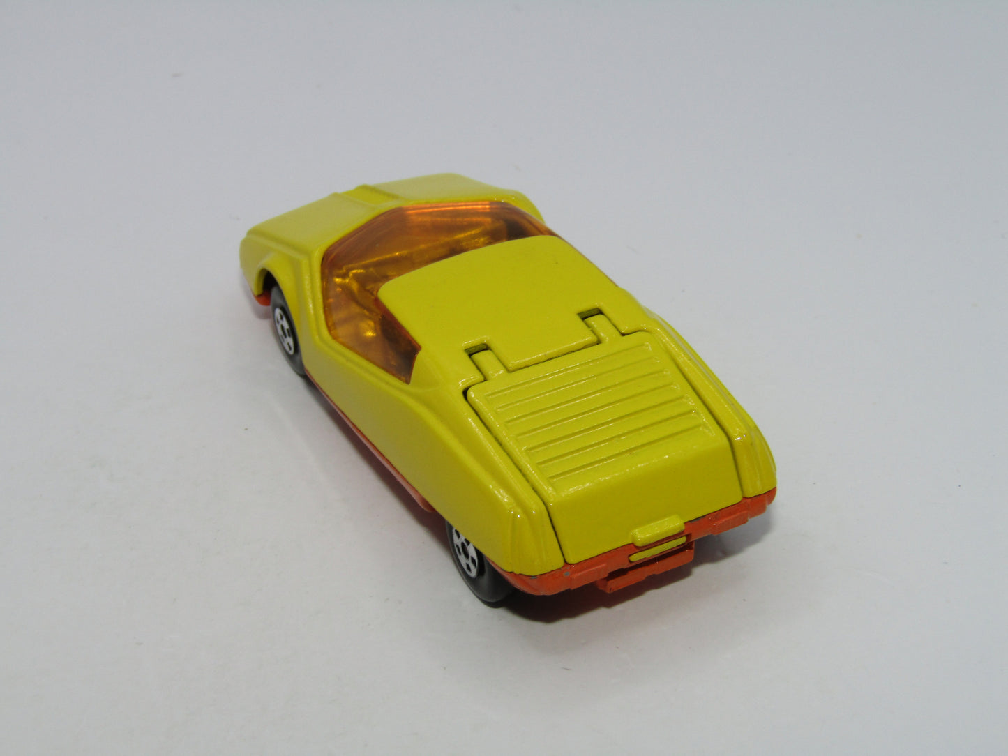 Matchbox Superfast 33B Datsun 126X Yellow Dark Amber Windows SMOOTH Base