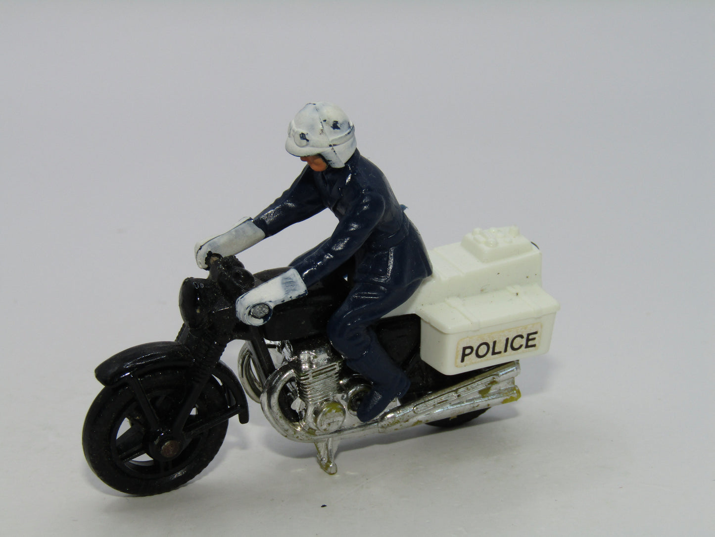 Matchbox Superfast 33C Police Motor Cyclist BLACK FRAME Flesh Coloured Driver