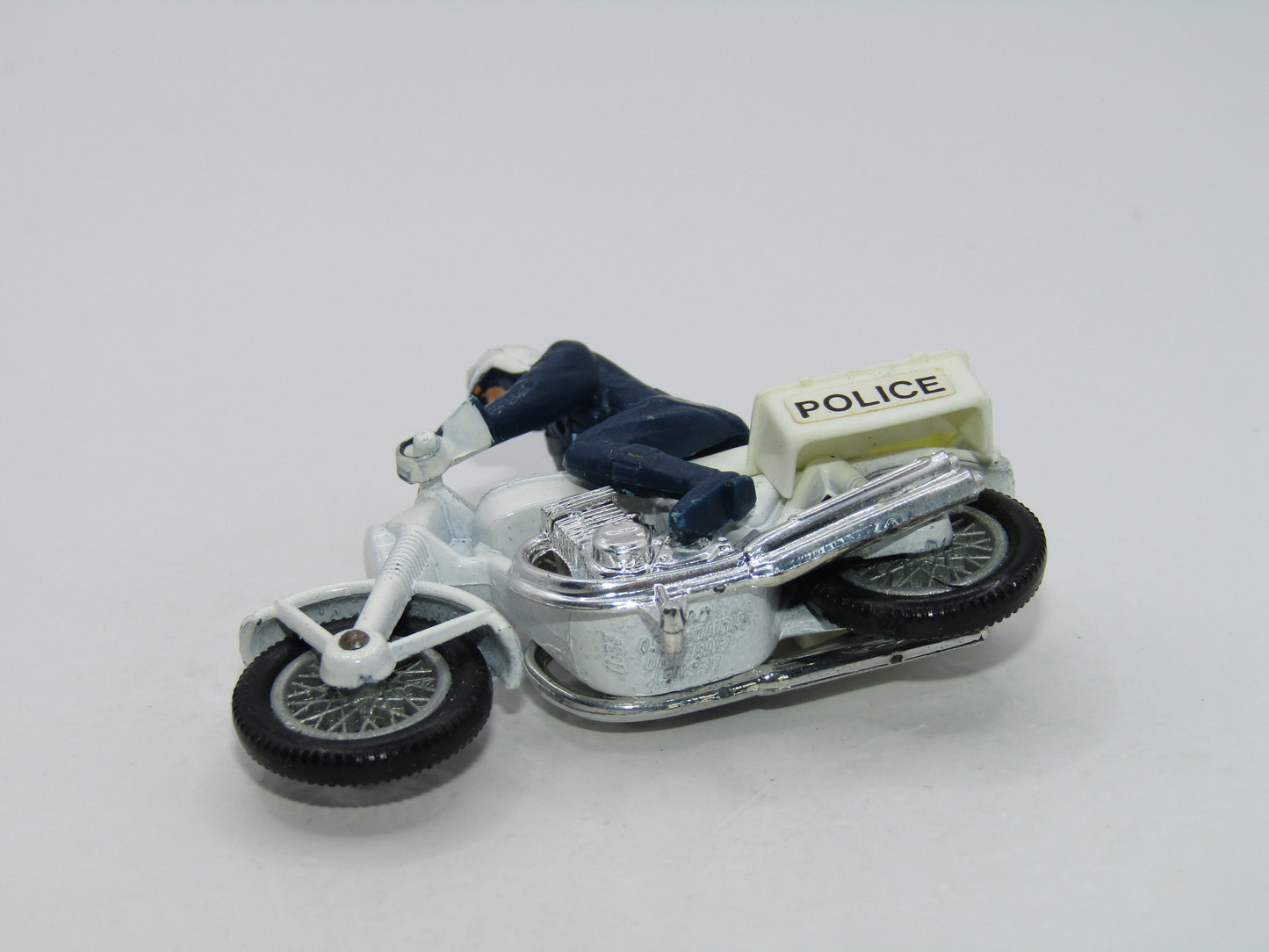 Matchbox Superfast 33C Police Motor Cyclist White Wire Wheels Flesh Driver