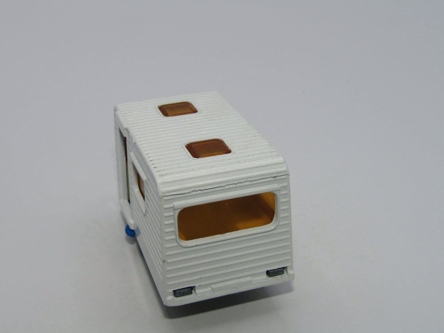 Matchbox Superfast 31C Caravan BLUE Door Light Yellow Interior
