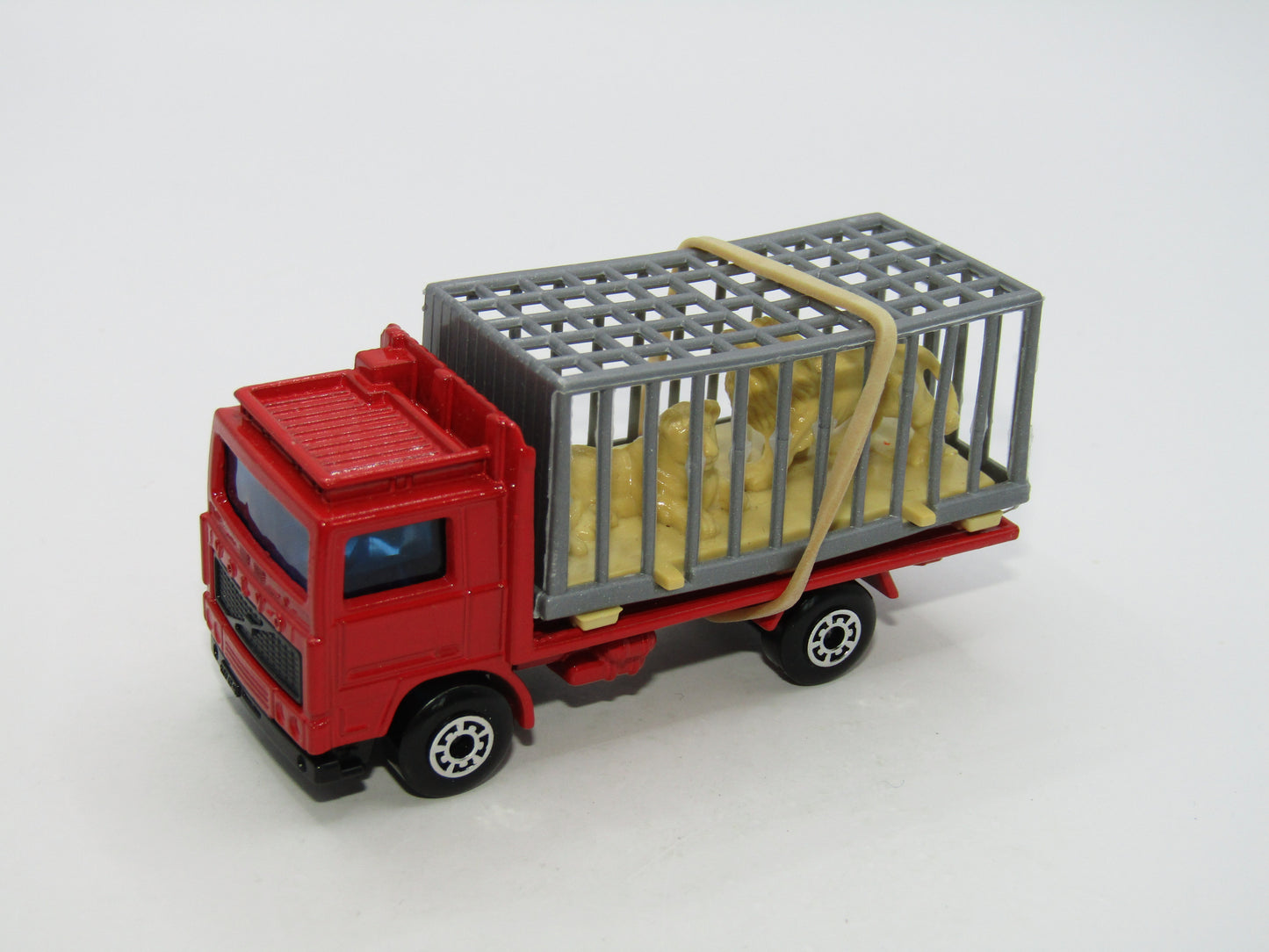 Matchbox Superfast 35D Volvo Zoo Truck Grey Cage BEIGE Lions