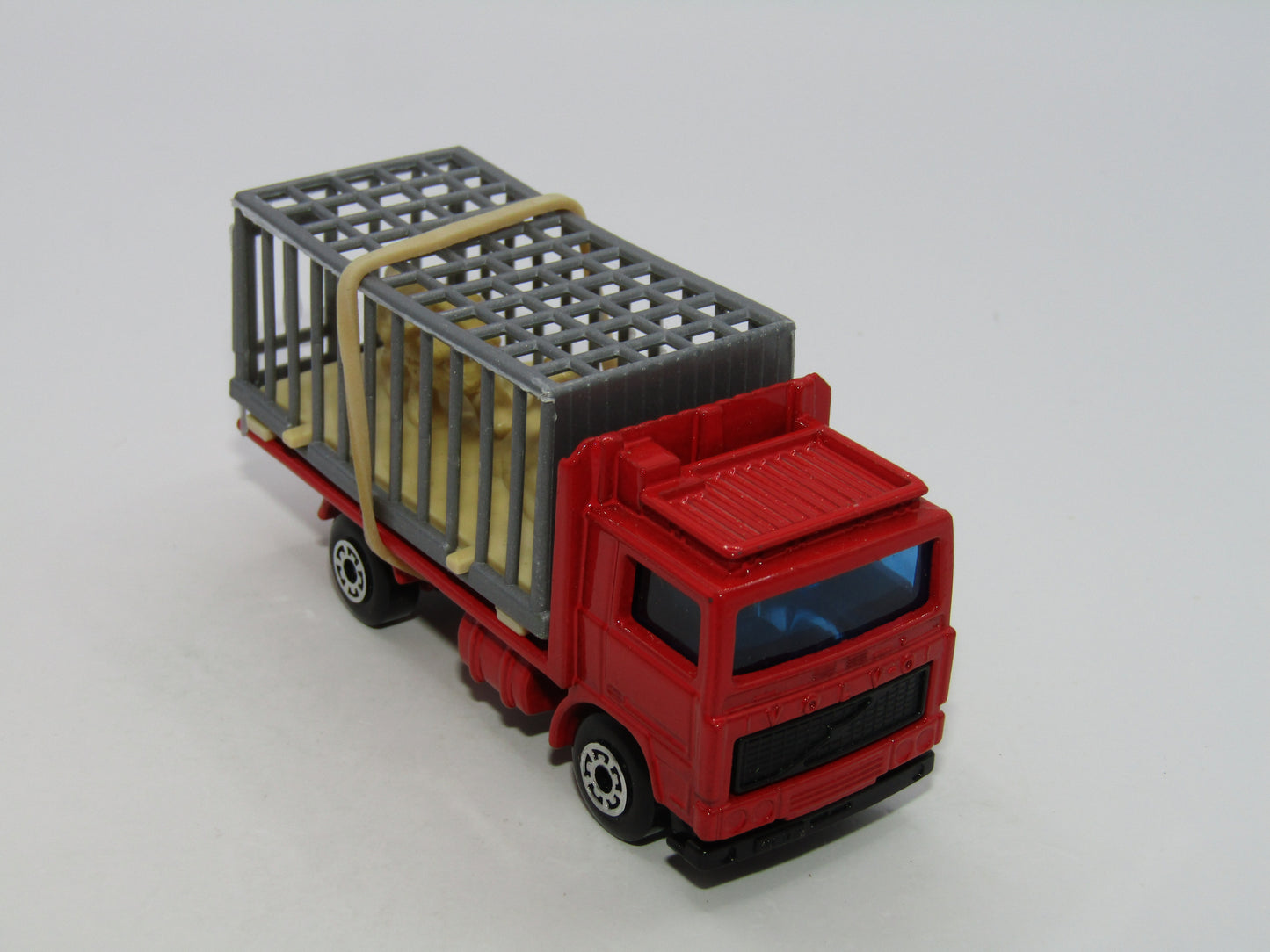 Matchbox Superfast 35D Volvo Zoo Truck Grey Cage BEIGE Lions