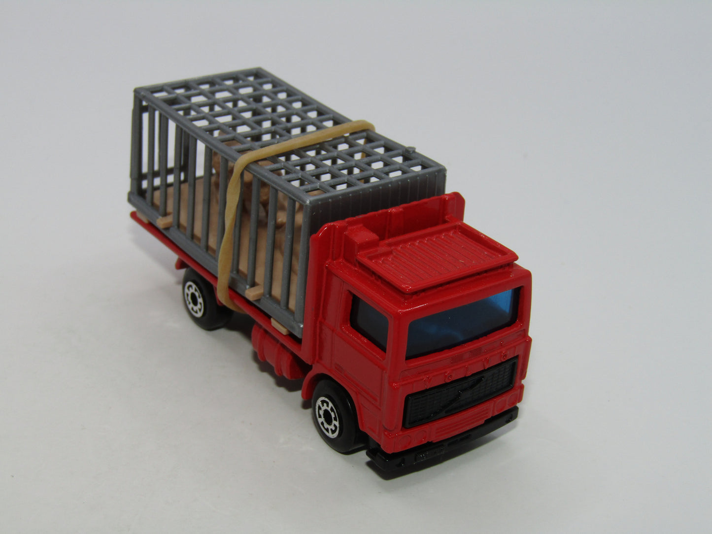 Matchbox Superfast 35D Volvo Zoo Truck Grey Cage Tan Lions