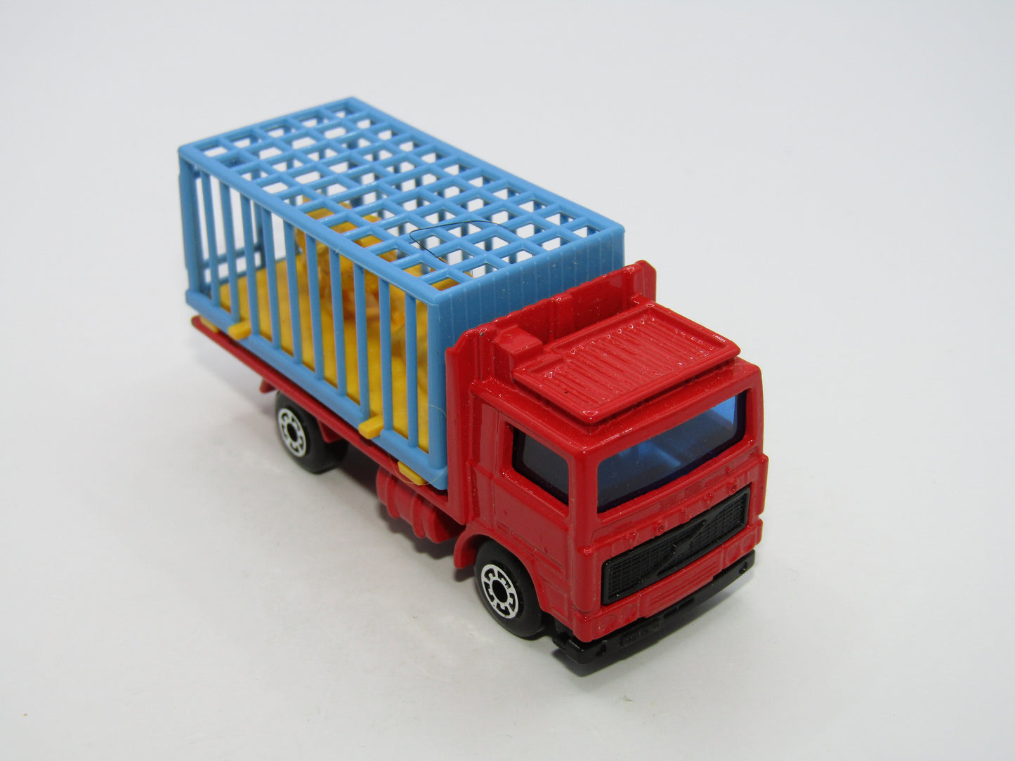 Matchbox Superfast 35D Volvo Zoo Truck Red, Blue Cage Yellow Lions