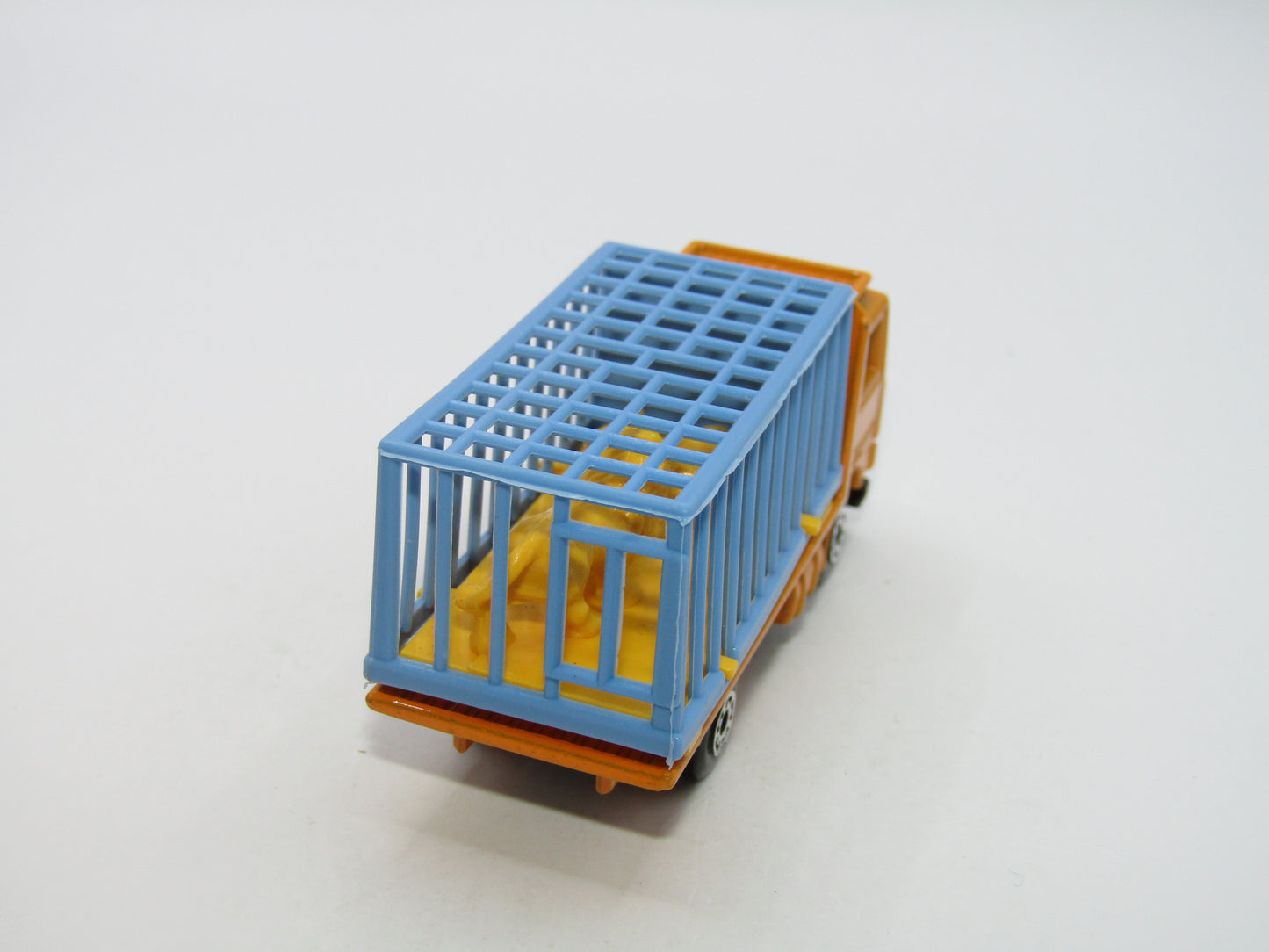 Matchbox Superfast 35D Volvo Zoo Truck ORANGE Body Blue Cage Yellow Lions