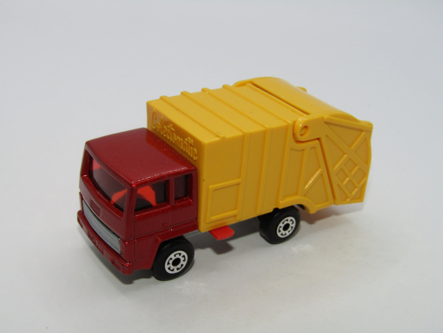 Matchbox Superfast 36D Refuse Truck Light Met Red No Caution to rear