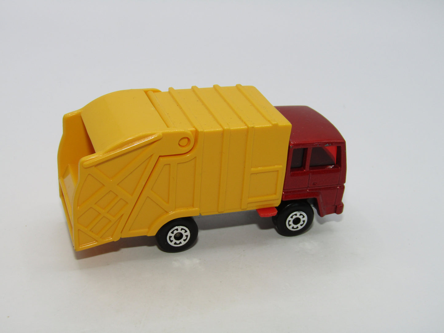 Matchbox Superfast 36D Refuse Truck Light Met Red No Caution to rear