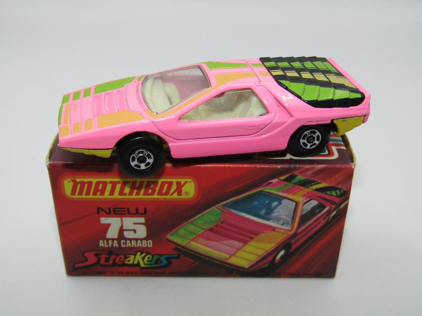 Matchbox Superfast 75B Alfa Carabo LIGHT Pink Streakers Tampo